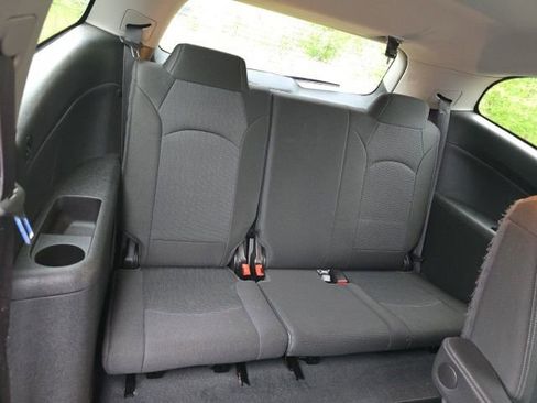 Used 2017 Chevrolet Traverse LT image 34