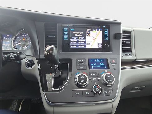 Used 2015 Toyota Sienna XLE Premium image 21