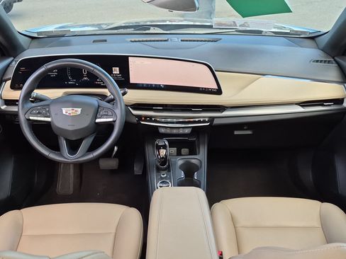 Certified 2024 Cadillac XT4 Luxury w/ Cold Weather Package AWD/4WD image 19