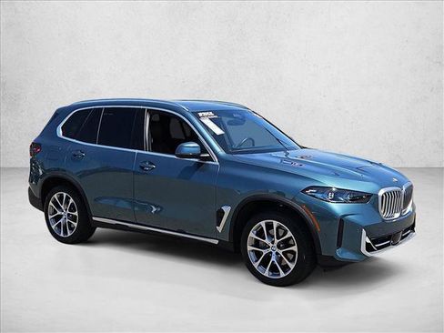 Used 2025 BMW X5 xDrive40i w/ Premium Package AWD/4WD image 3