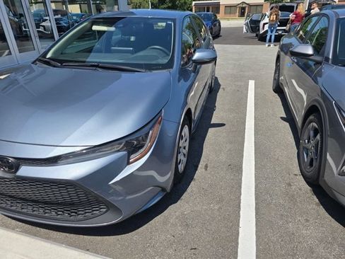 Used 2020 Toyota Corolla LE FWD image 2