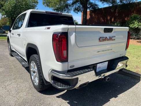 Used 2021 GMC Sierra 1500 SLT w/ SLT Premium Plus Package AWD/4WD image 3