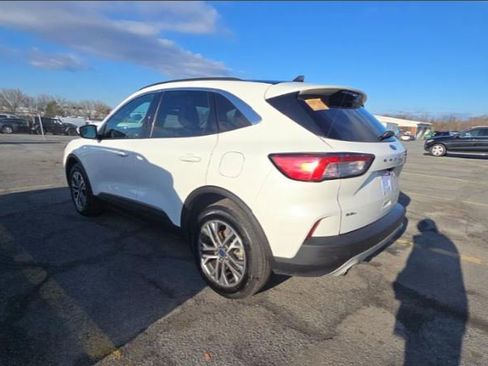 Used 2022 Ford Escape SEL w/ Technology Package image 4