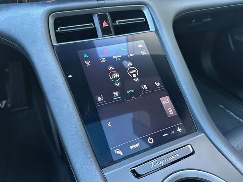 Used 2022 Porsche Taycan image 30