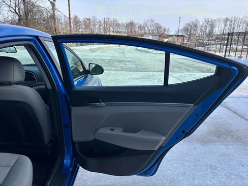 Used 2017 Hyundai Elantra SE FWD image 22