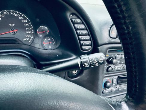 Used 2004 Chevrolet Corvette Coupe w/ Preferred Equipment Group RWD image 40