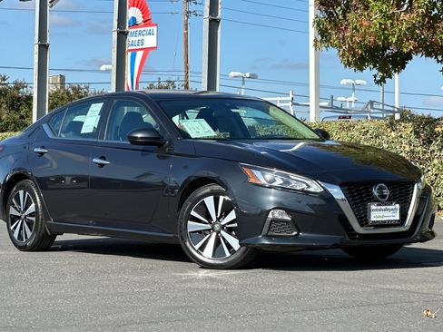 Certified 2022 Nissan Altima 2.5 SV image 2