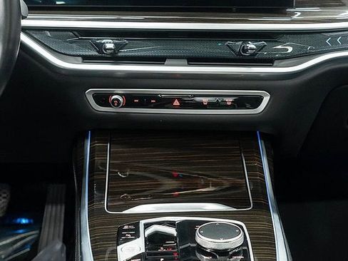 Used 2025 BMW X7 xDrive40i image 28