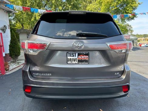 Used 2014 Toyota Highlander LE image 7