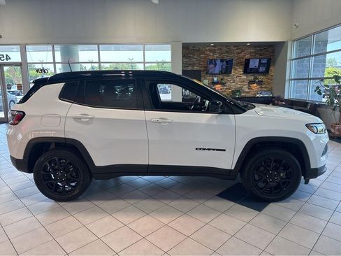 Used 2022 Jeep Compass Latitude AWD/4WD image 14