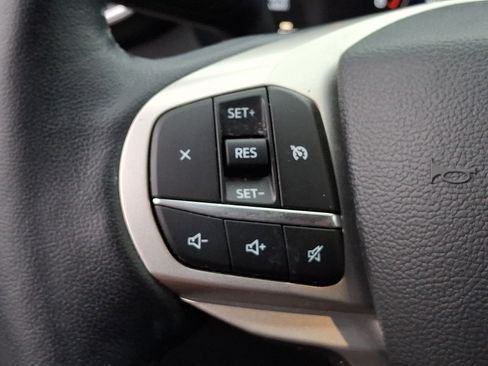 Used 2022 Ford Explorer XLT w/ Equipment Group 202A AWD/4WD image 21