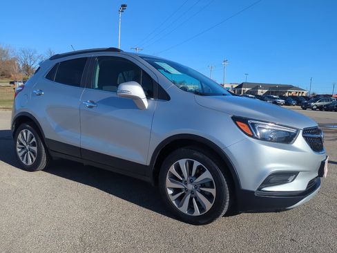 Used 2019 Buick Encore Preferred image 2