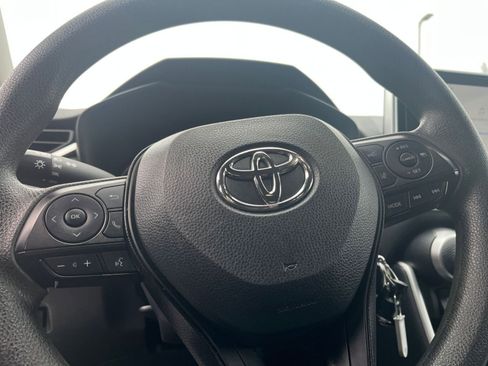 Used 2025 Toyota RAV4 LE image 28