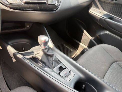 Used 2020 Toyota C-HR LE FWD image 21