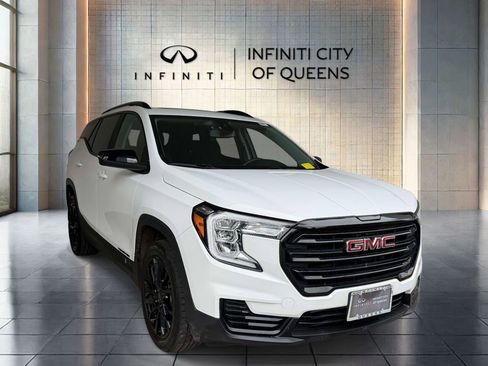 Used 2023 GMC Terrain SLE w/ Driver Convenience Package AWD/4WD image 1