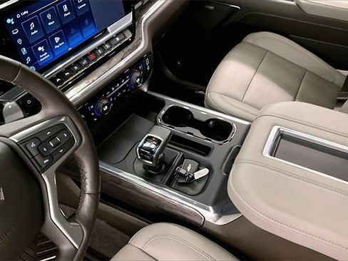 Used 2022 Chevrolet Silverado 1500 LTZ w/ LTZ Premium Package image 13