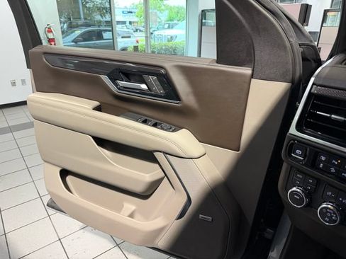 Used 2025 GMC Yukon Elevation w/ Elevation Premium Package AWD/4WD image 26