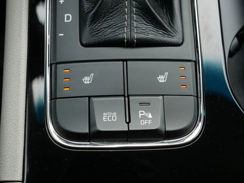 Used 2016 Kia Sedona EX image 28