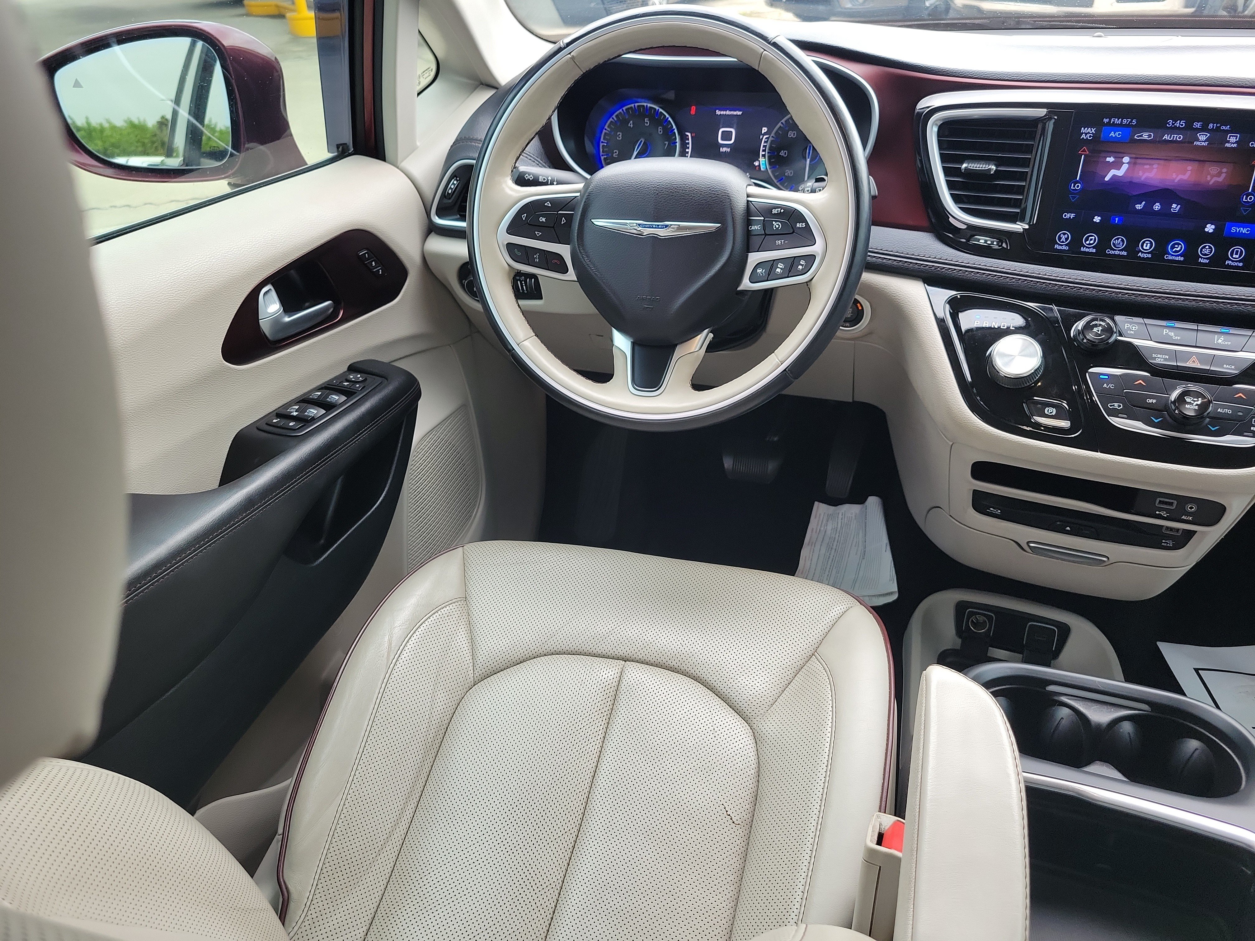 Used 2017 Chrysler Pacifica Limited w/ UConnect Theater Package FWD image 13