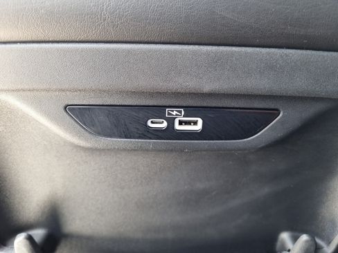 Used 2022 Chrysler Pacifica Limited AWD/4WD image 12