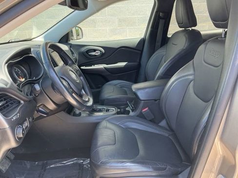Used 2021 Jeep Cherokee Latitude Lux w/ Comfort/Convenience Group AWD/4WD image 14