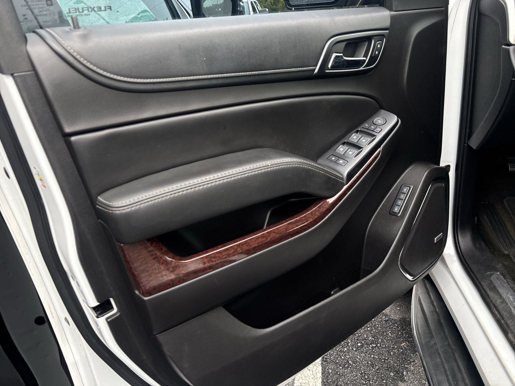 Used 2017 GMC Yukon SLT AWD/4WD image 14