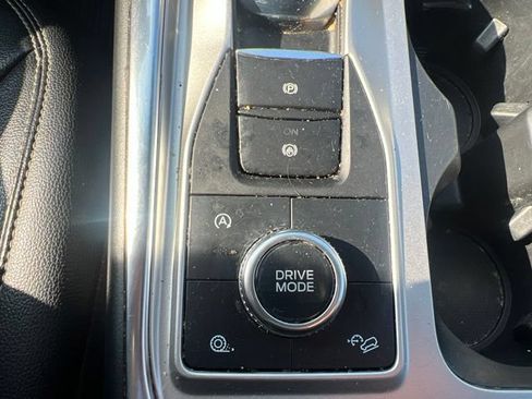 Used 2020 Ford Explorer XLT w/ Equipment Group 202A AWD/4WD image 32