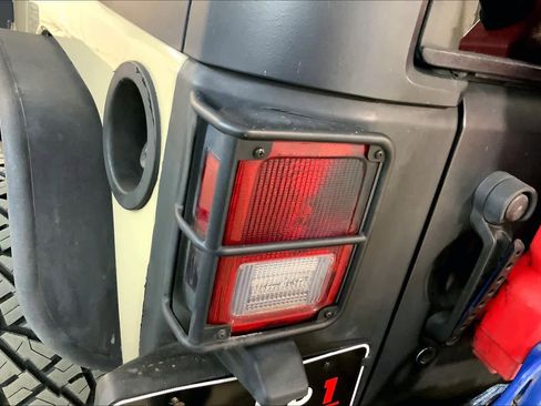 Used 2016 Jeep Wrangler Rubicon w/ Dual Top Group image 28