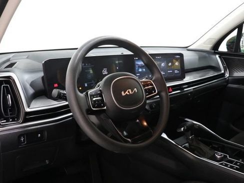 Used 2025 Kia Sorento LX FWD image 15