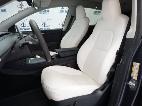 Used 2023 Tesla Model Y Performance image 11