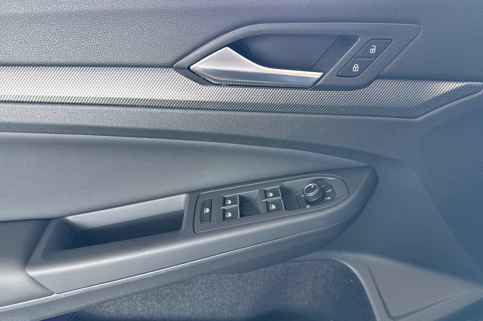 New 2026 Volkswagen GTI SE FWD image 10