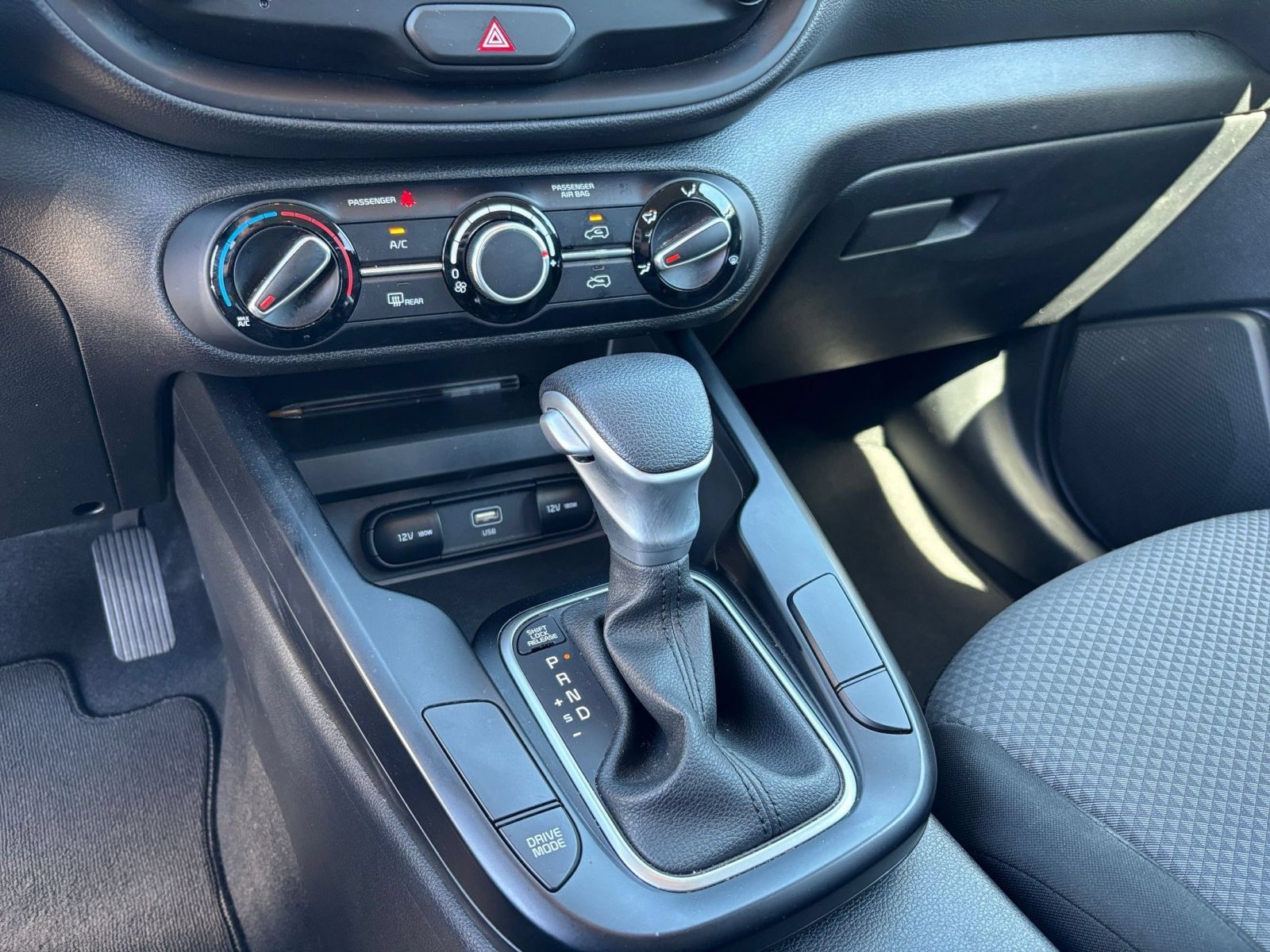 Used 2025 Kia Soul LX w/ LX Technology Package FWD image 38