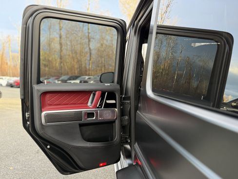 Used 2025 Mercedes-Benz G 63 AMG 4MATIC image 30