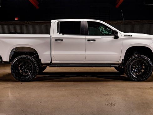 Used 2025 Chevrolet Silverado 1500 Custom Trail Boss w/ LPO, Dark Essentials Package image 11