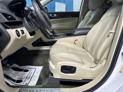 Used 2019 Lincoln MKT AWD image 14