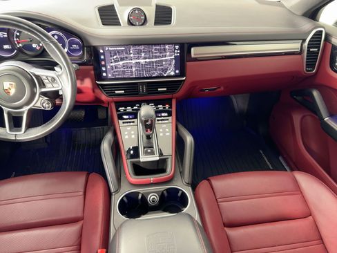Certified 2022 Porsche Cayenne Platinum Edition image 28