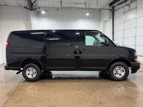 Used 2021 Chevrolet Express 2500 w/ Driver Convenience Package RWD image 4