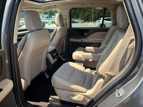 Used 2022 Lincoln Aviator Reserve w/ Equipment Group 201A AWD/4WD image 16