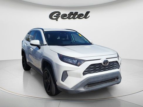 Certified 2019 Toyota RAV4 LE FWD image 3
