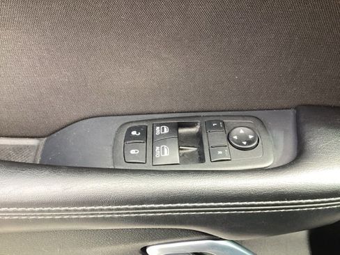 Used 2023 Dodge Challenger SXT image 11