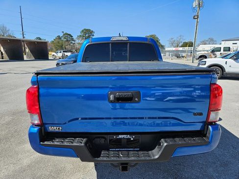 Used 2016 Toyota Tacoma TRD Sport w/ Towing Package image 5