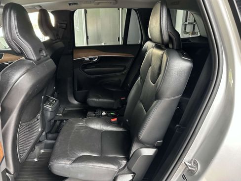 Certified 2022 Volvo XC90 T6 Momentum image 21