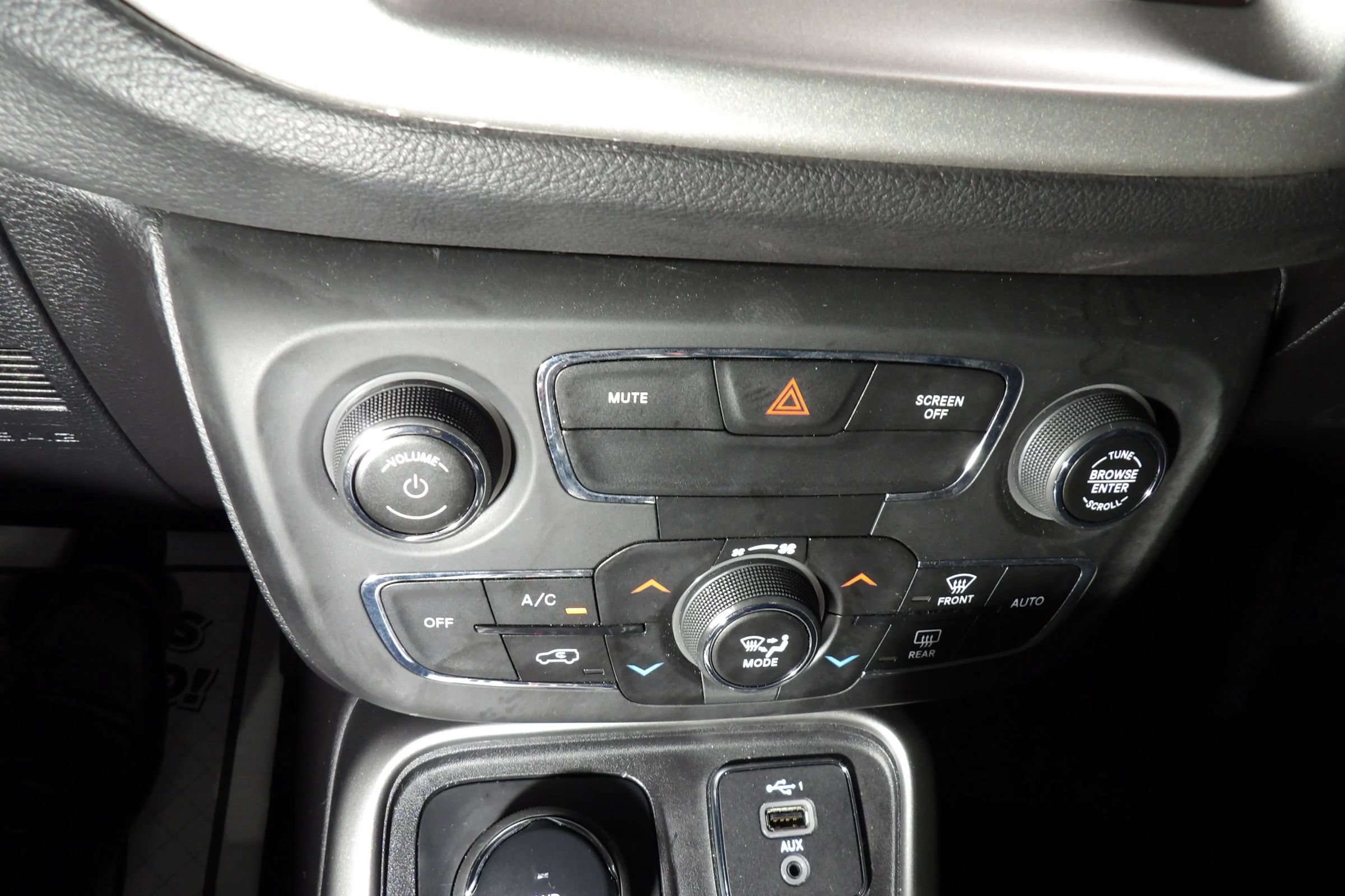 Used 2021 Jeep Compass Latitude AWD/4WD image 13