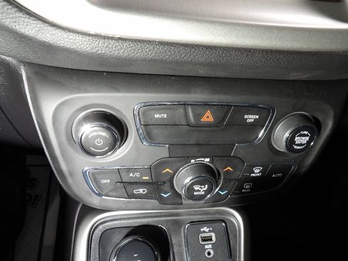 Used 2021 Jeep Compass Latitude AWD/4WD image 13