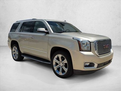 Used 2017 GMC Yukon Denali AWD/4WD image 3