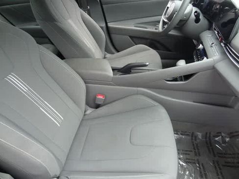 Used 2024 Hyundai Elantra SEL FWD image 13