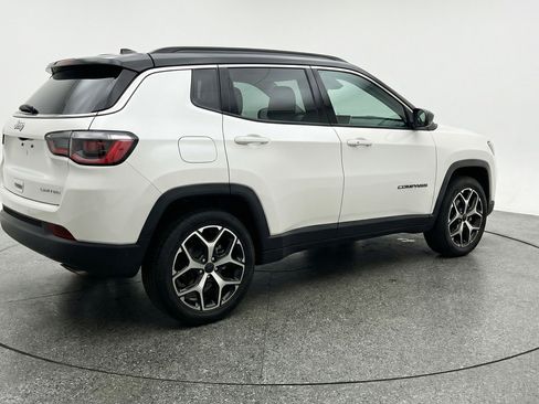 Used 2025 Jeep Compass Limited image 9