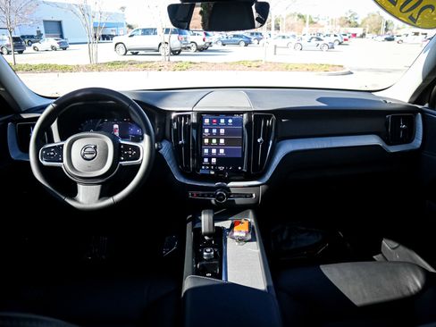 Used 2025 Volvo XC60 B5 Plus image 29