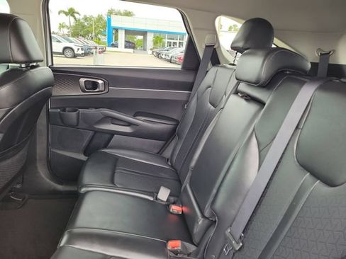 Used 2023 Kia Sorento S FWD image 9