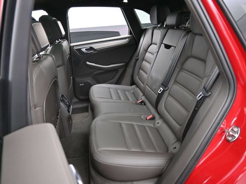 Certified 2022 Porsche Macan S AWD/4WD image 25
